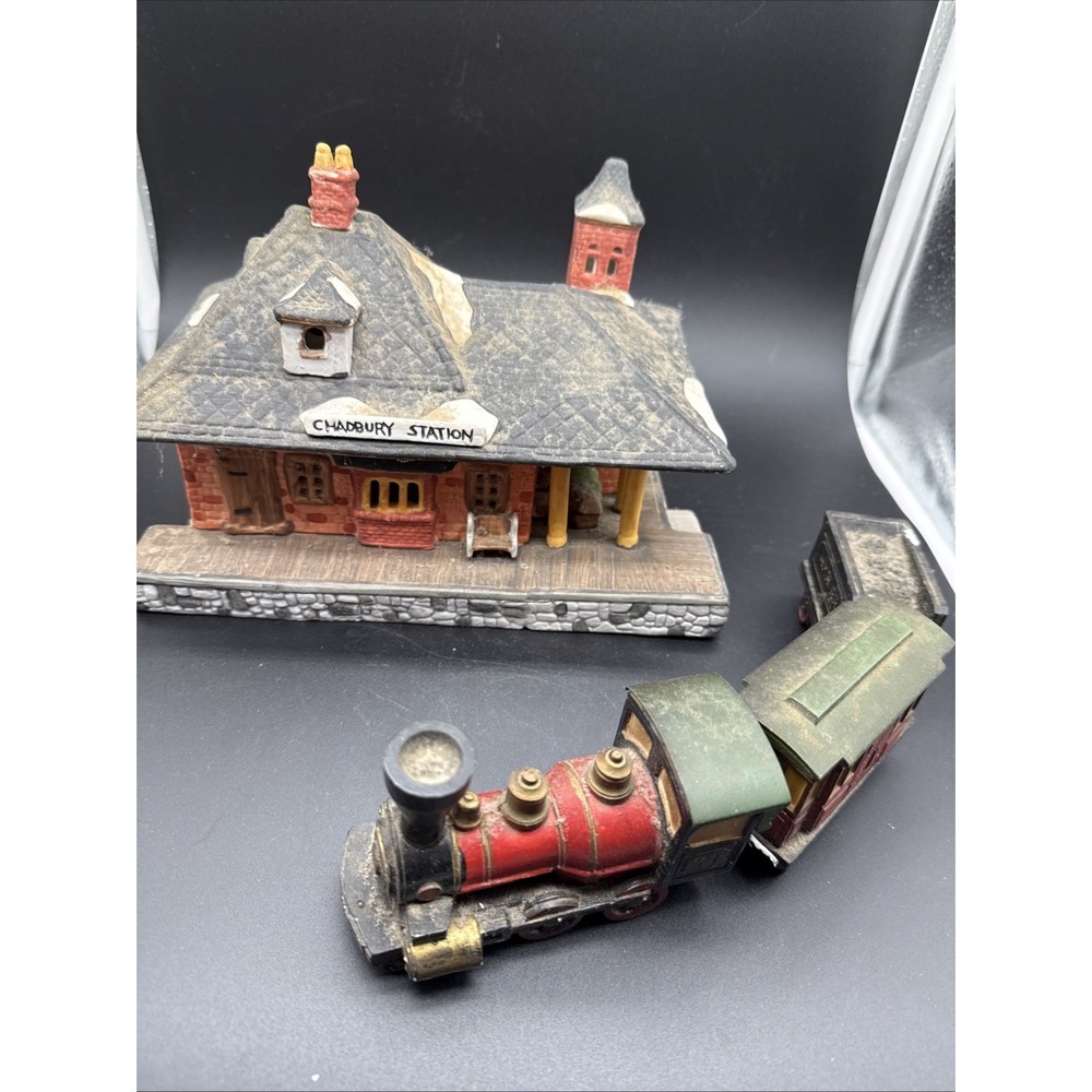 Department 56 Dickens Village Train and Lighted Chadbury Station 1986 Plz Read